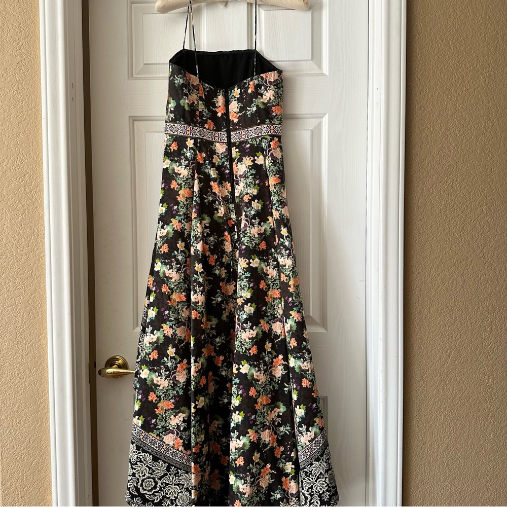 Alice + Olivia Florence Gown - Picture 4 of 16